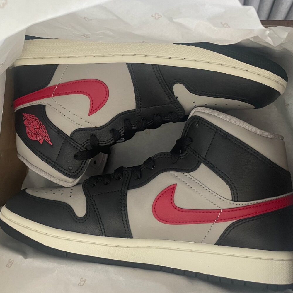 Air Jordan 1 Mid - Women's